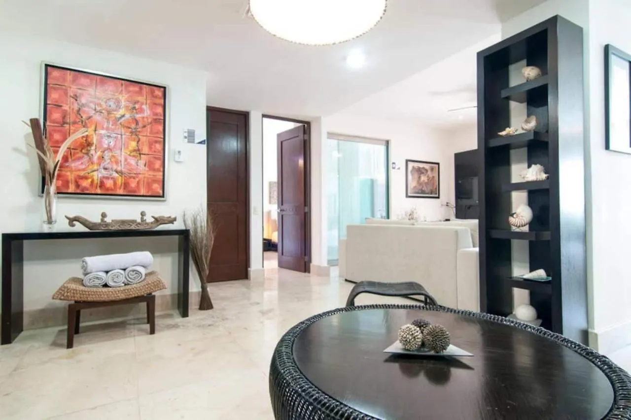 Apartment Luxurious & Central Condo In Playa Steps From The Beach Playa del Carmen