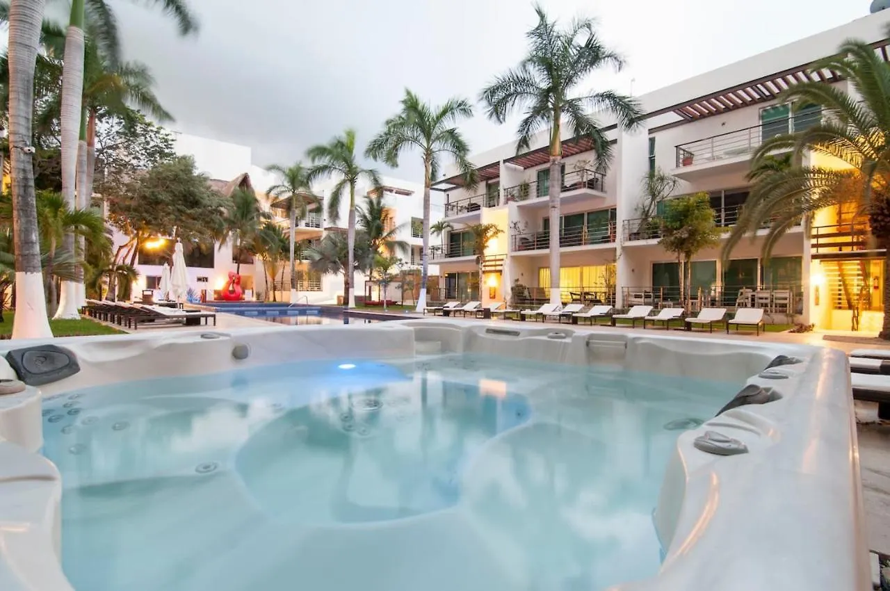 Luxurious & Central Condo In Playa Steps From The Beach Playa del Carmen Lägenhet