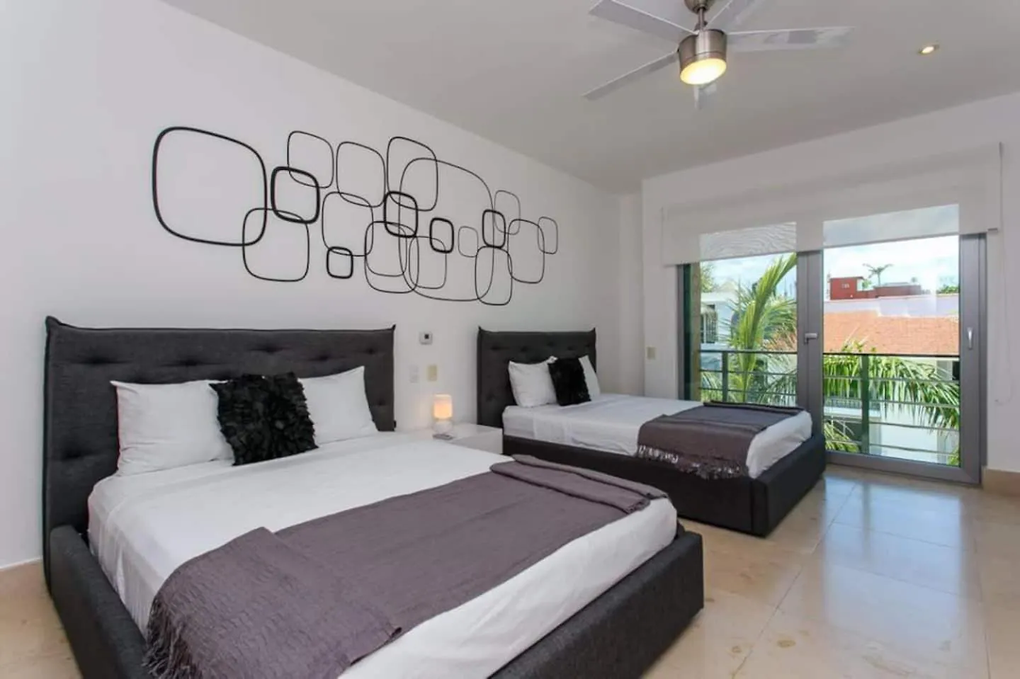 Luxurious & Central Condo In Playa Steps From The Beach Playa del Carmen