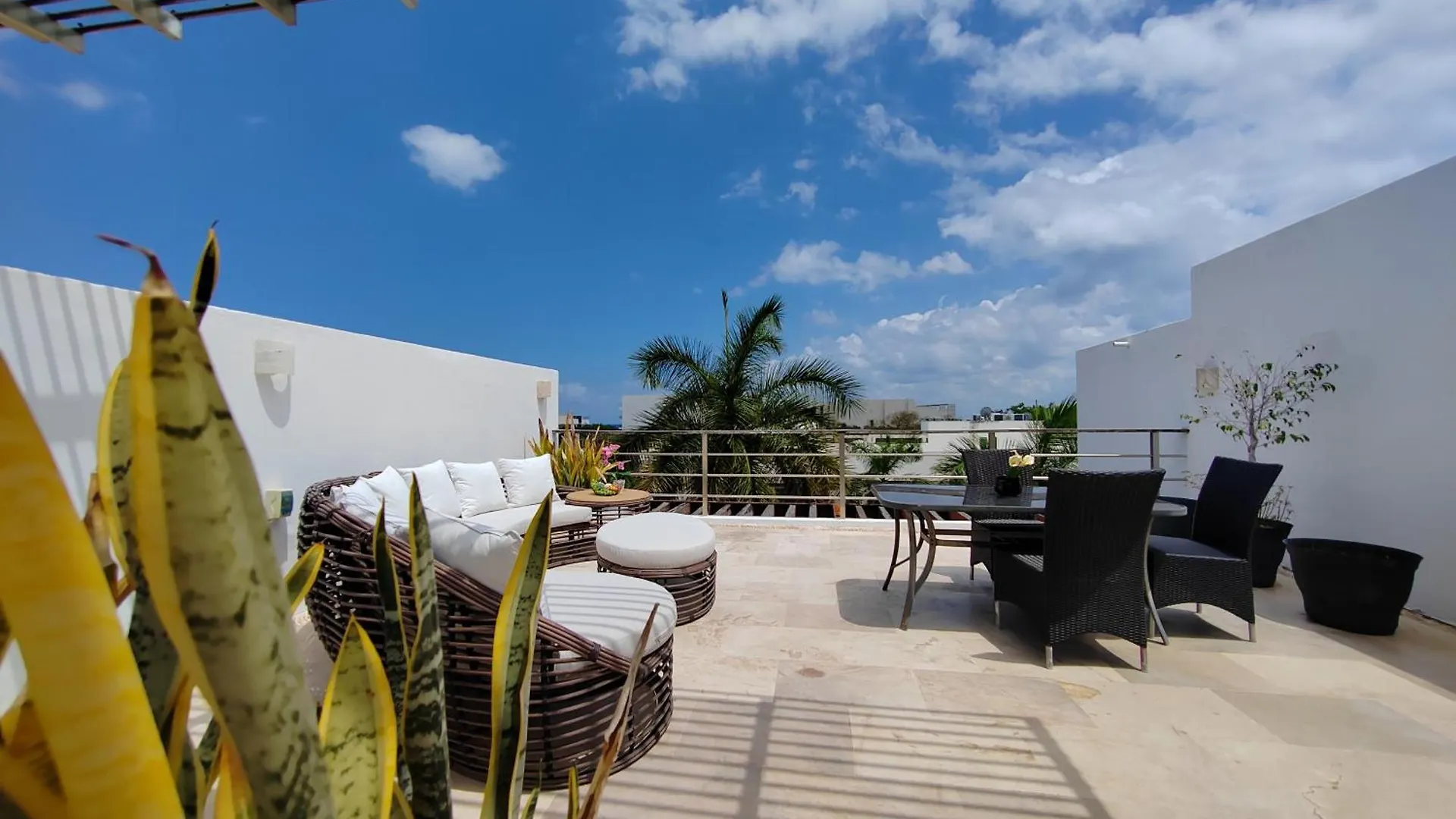 Luxurious & Central Condo In Playa Steps From The Beach Playa del Carmen Mexiko