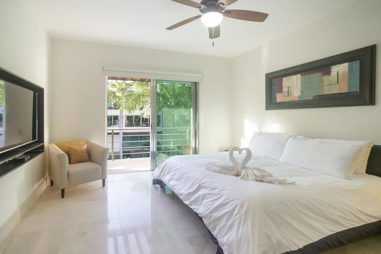 Luxurious & Central Condo In Playa Steps From The Beach Playa del Carmen