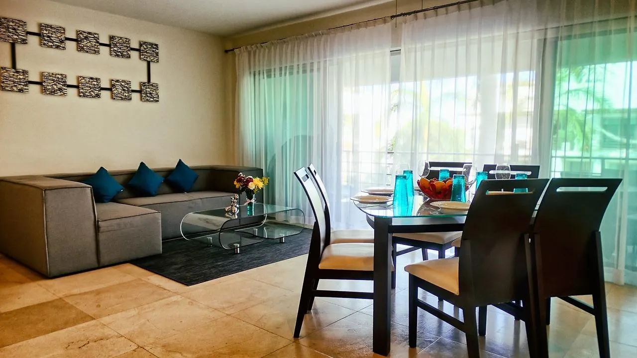 Luxurious & Central Condo In Playa Steps From The Beach Playa del Carmen 0*,  Mexiko