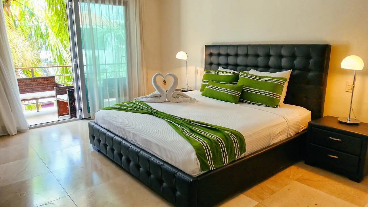 Luxurious & Central Condo In Playa Steps From The Beach Playa del Carmen Lägenhet