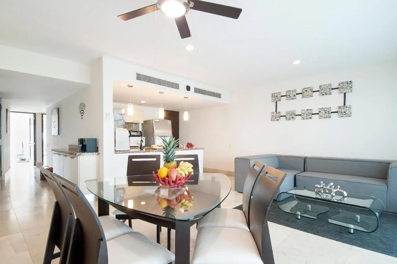 Luxurious & Central Condo In Playa Steps From The Beach Playa del Carmen Lägenhet