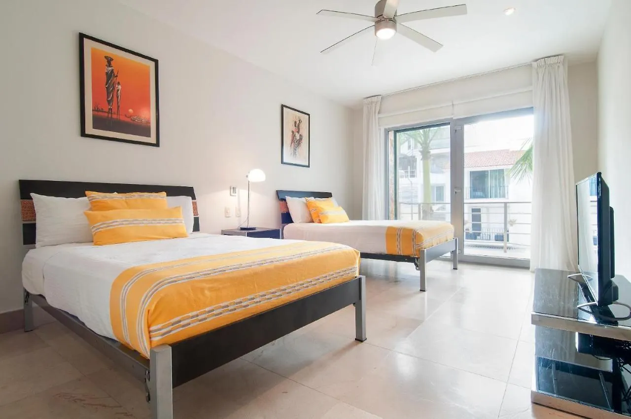 Luxurious & Central Condo In Playa Steps From The Beach Playa del Carmen Lägenhet