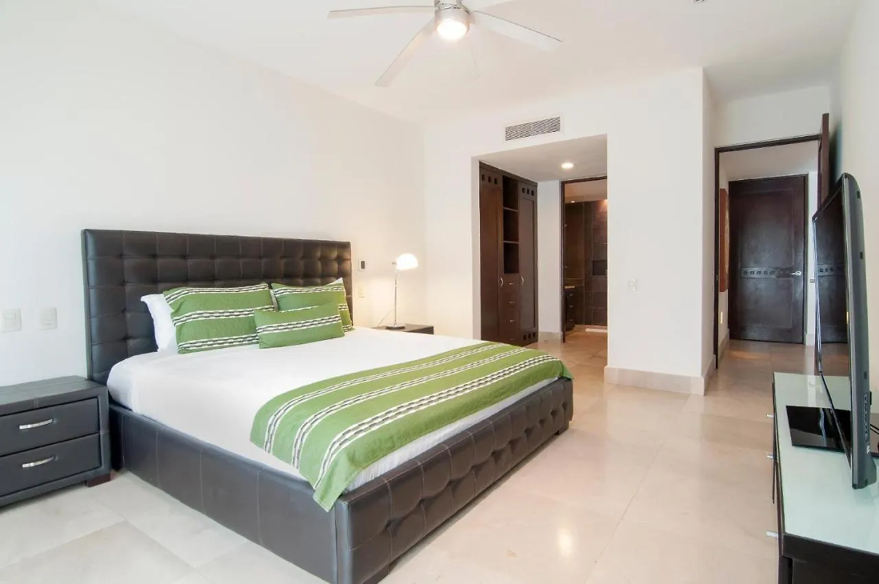 Luxurious & Central Condo In Playa Steps From The Beach Playa del Carmen