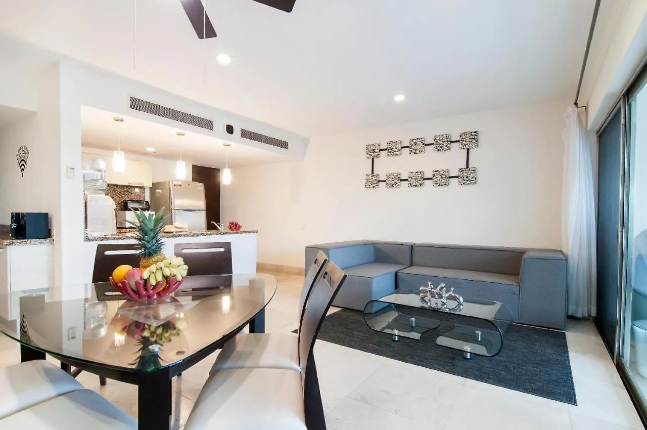 Luxurious & Central Condo In Playa Steps From The Beach Playa del Carmen Mexiko