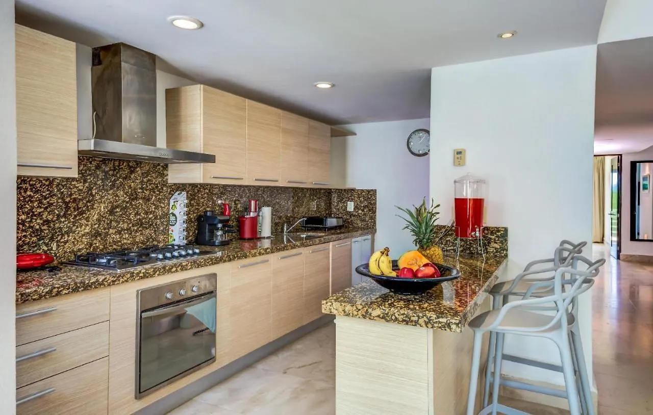 Lägenhet Luxurious & Central Condo In Playa Steps From The Beach Playa del Carmen