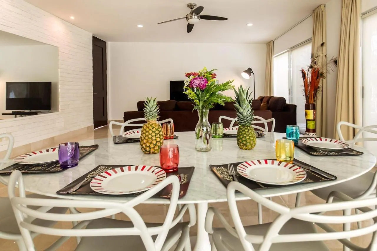 Luxurious & Central Condo In Playa Steps From The Beach Playa del Carmen Lägenhet