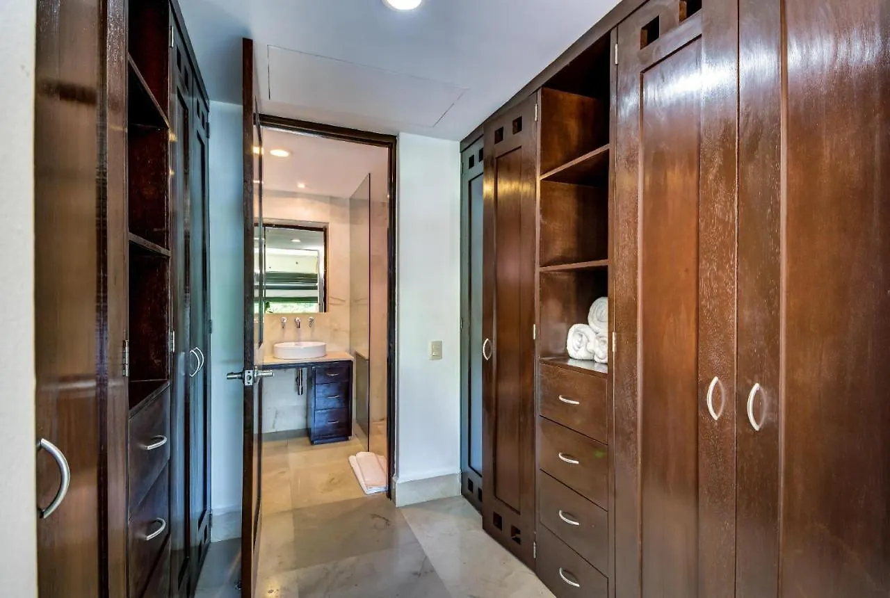 Luxurious & Central Condo In Playa Steps From The Beach Playa del Carmen